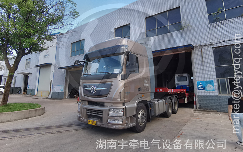 25噸蓄電池電機車發貨 3.jpg