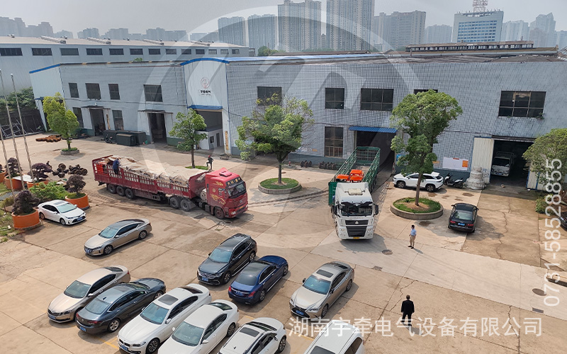 5噸蓄電池電機車發貨2.jpg