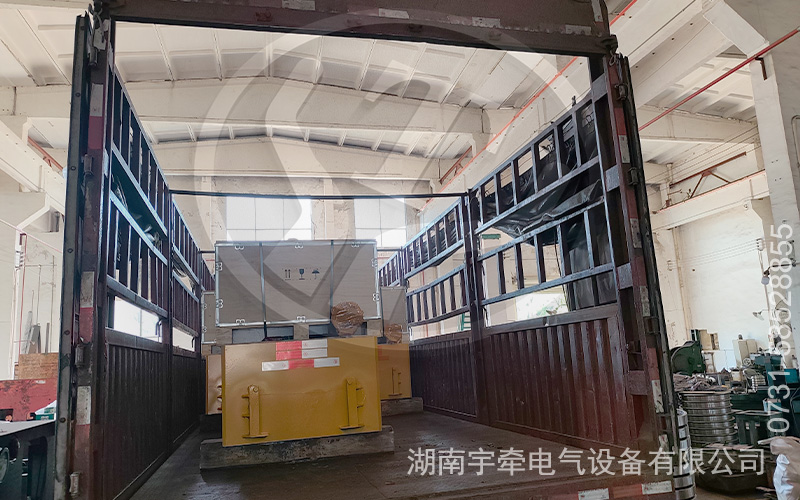 一批定制型2.5噸蓄電池電機車發貨4.jpg